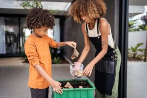 Siblings-Composting_Food-Waste_FAMILY_1022_3x2